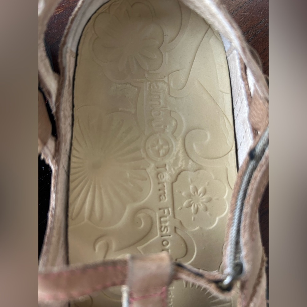 Jambu Beige Leather Upper Shoes - Picture 3 of 8